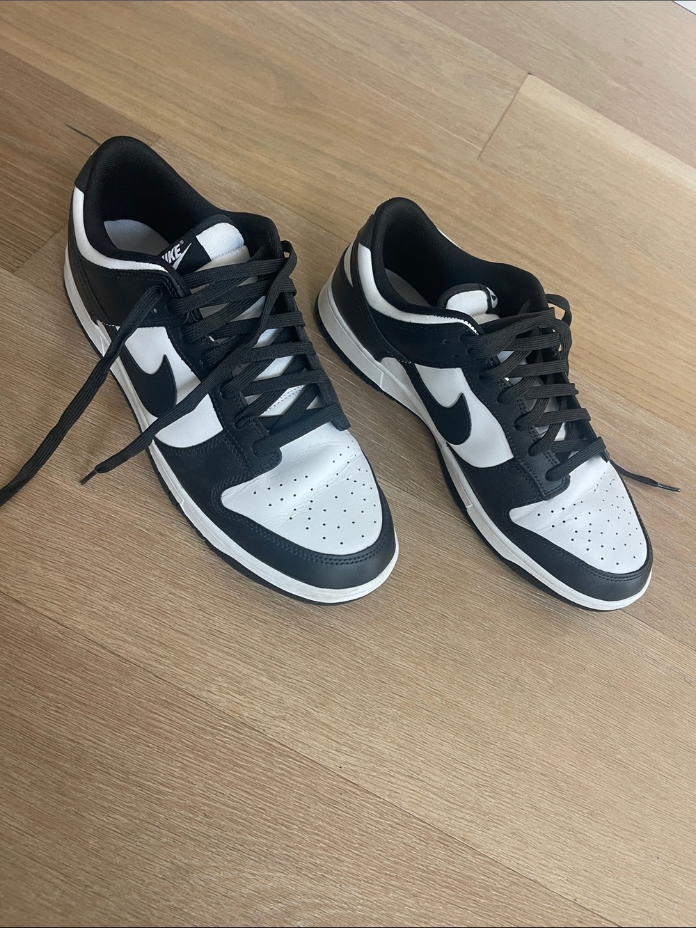 Nike Men’s Black and White Low-Top Dunk Sneakers with Swoosh